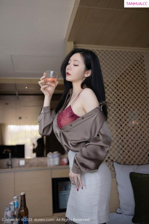 安然Maleah  [XiuRen]高清写真图 2023.06.20 No.6951 安然anran 短裙黑丝第24张图片
